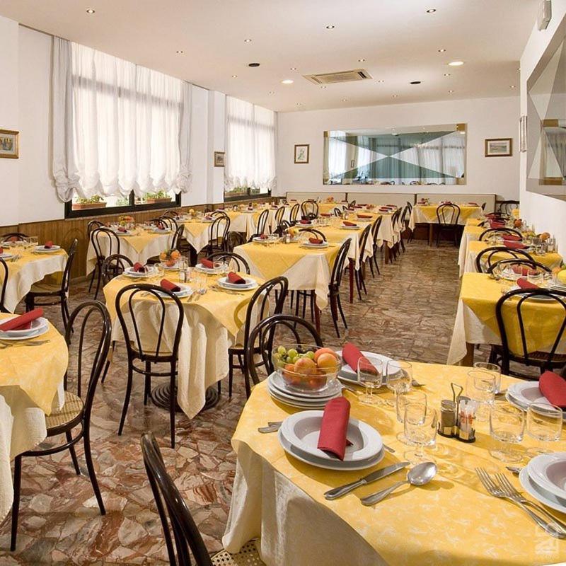 Hotel Granada Католика Екстериор снимка