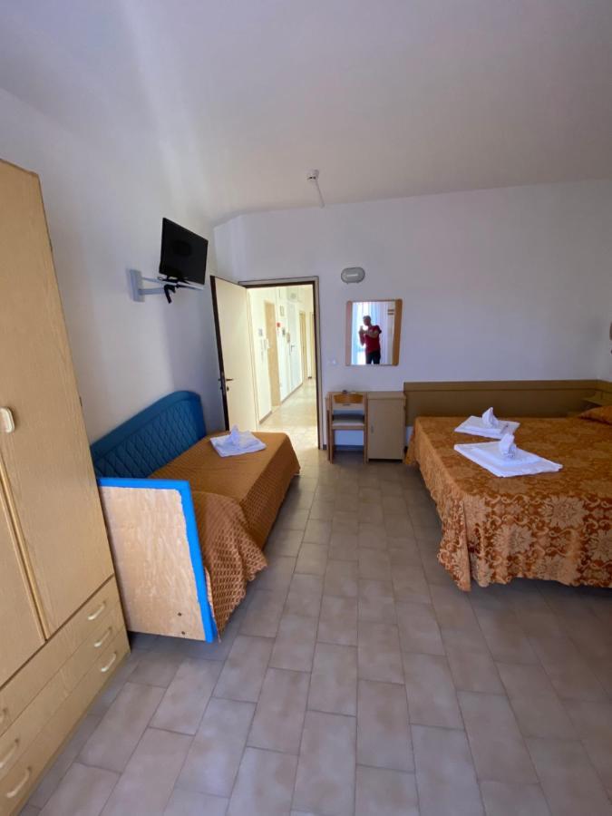 Hotel Granada Католика Екстериор снимка