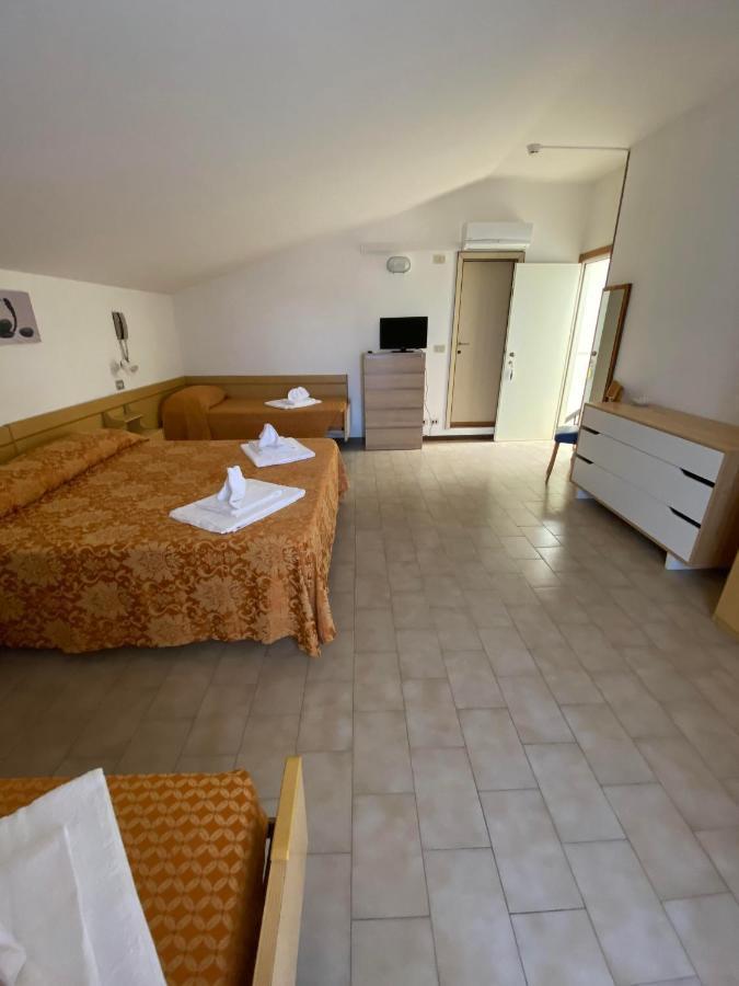 Hotel Granada Католика Екстериор снимка