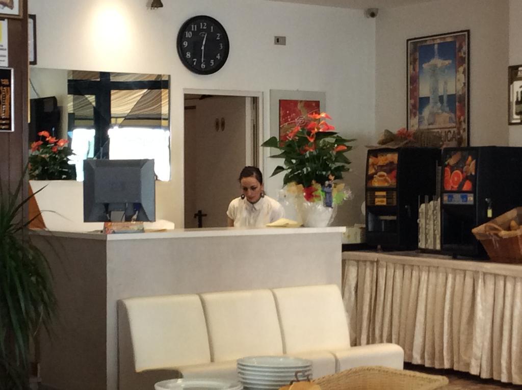 Hotel Granada Католика Екстериор снимка
