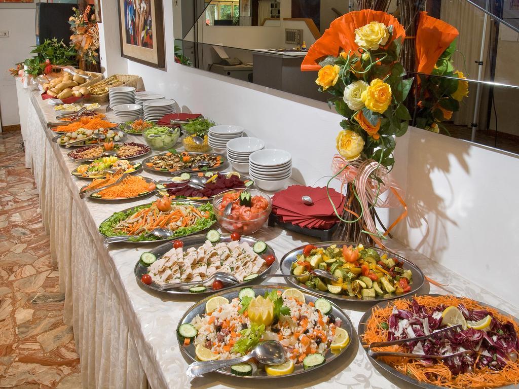Hotel Granada Католика Екстериор снимка