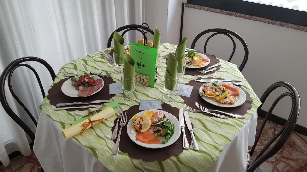 Hotel Granada Католика Екстериор снимка