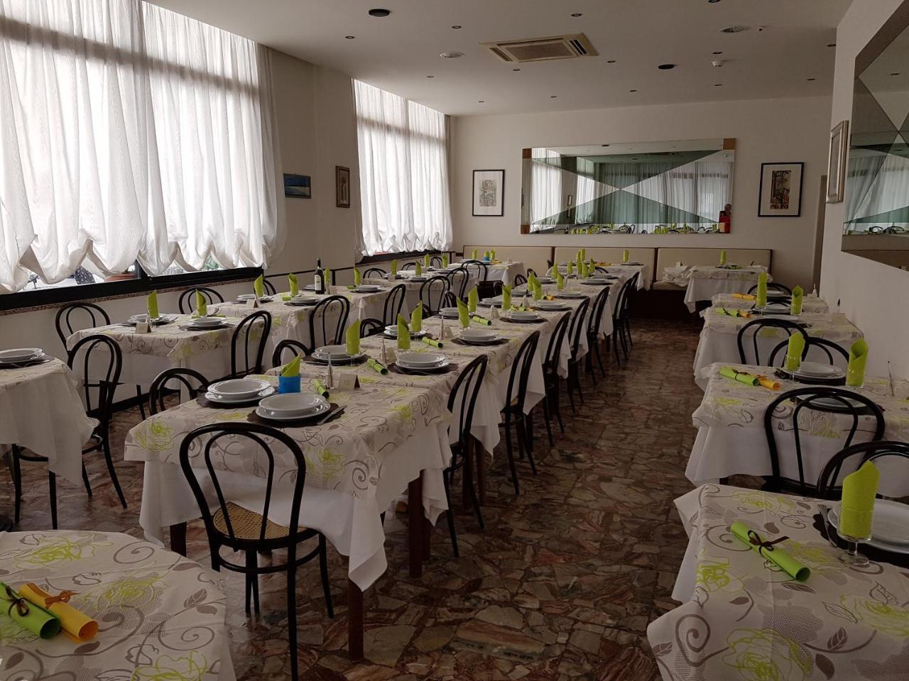 Hotel Granada Католика Екстериор снимка