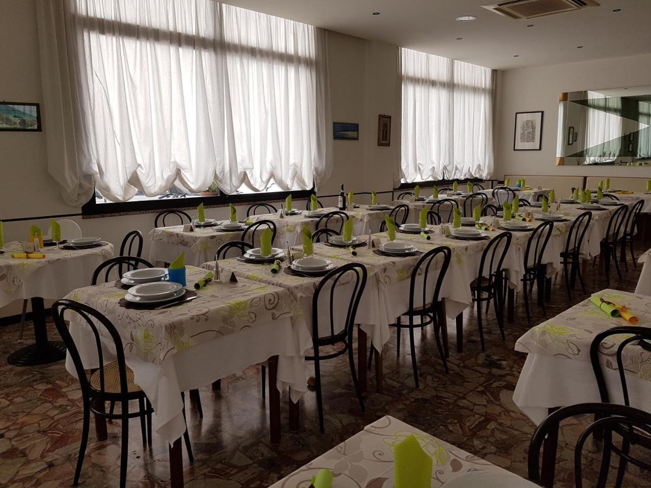 Hotel Granada Католика Екстериор снимка