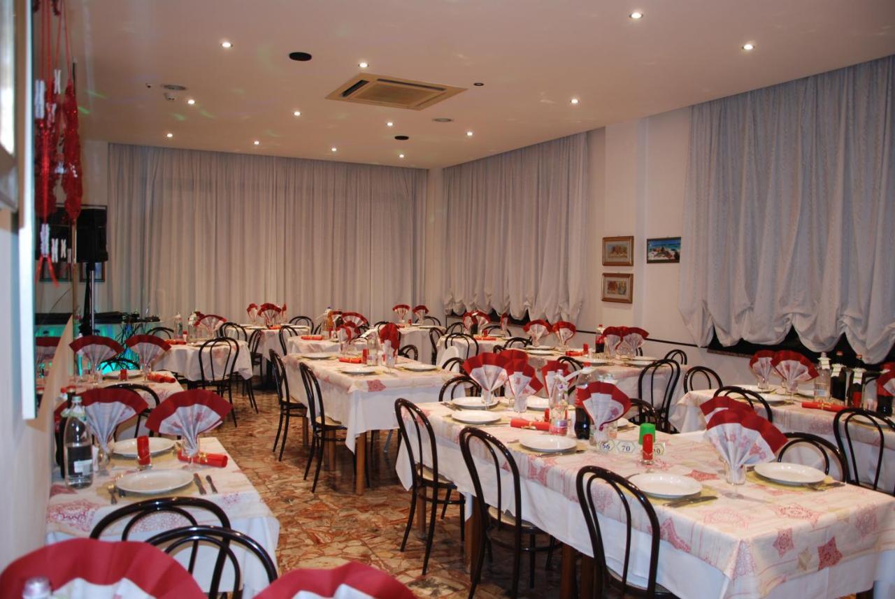 Hotel Granada Католика Екстериор снимка