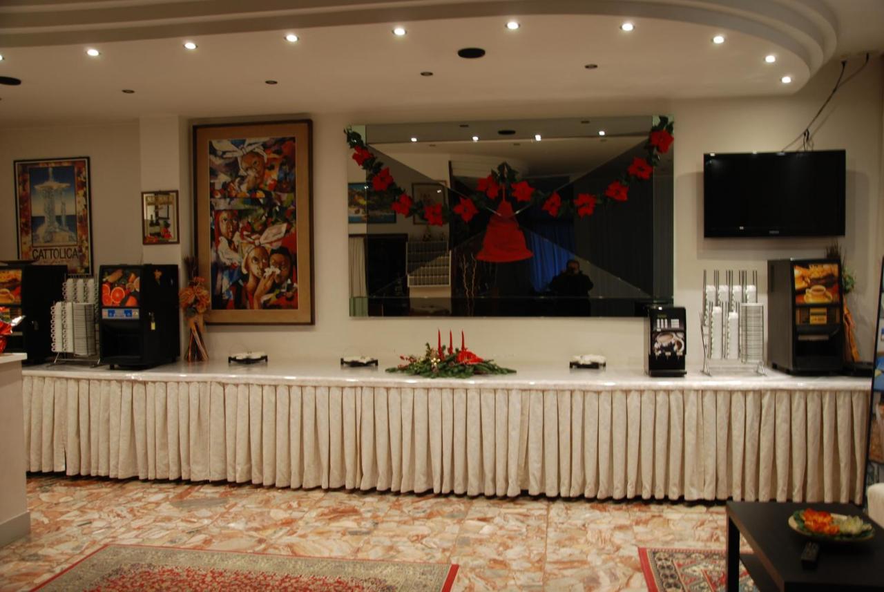 Hotel Granada Католика Екстериор снимка