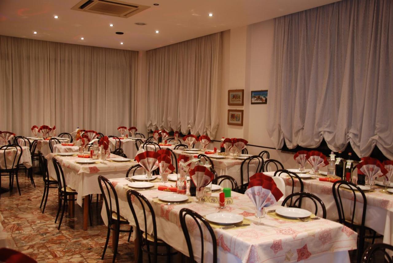 Hotel Granada Католика Екстериор снимка